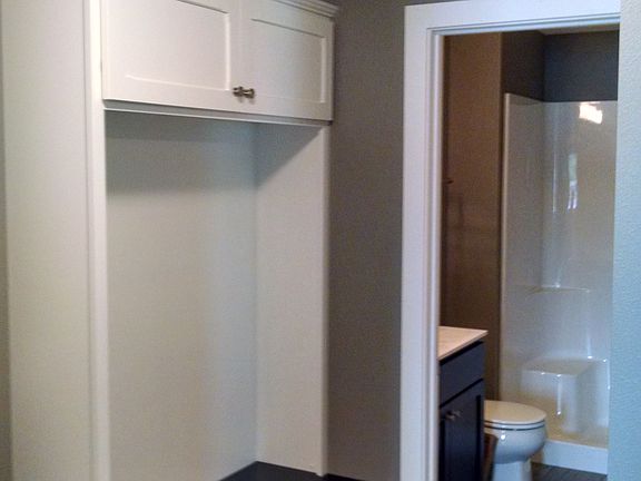 5th image of 621 Knights Ct