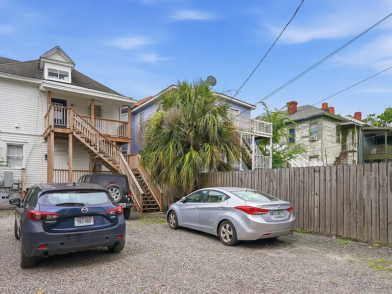 538 E Waldburg St — Photo 33