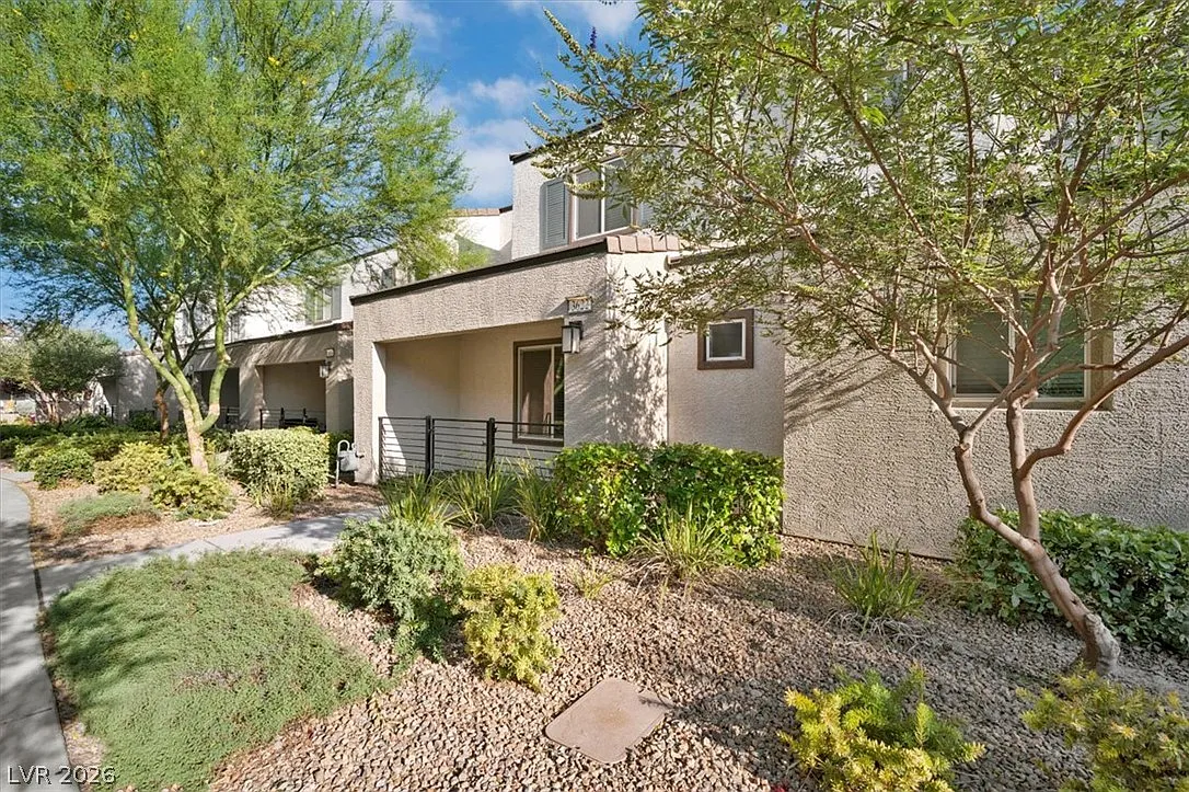 3 bed, 2.5 bath, 1329 sqft, $1,950 — Photo 3