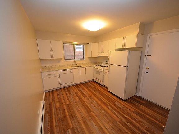 3rd image of 319 Bluff Ave APT 2W