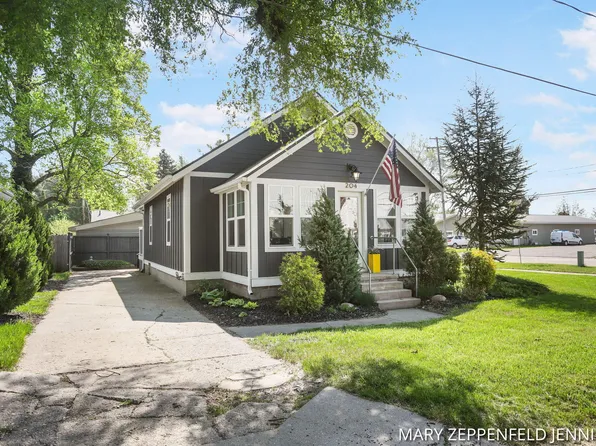 204 Dixie St, Spring Lake, MI 49456