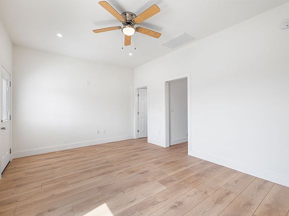 4th image of 4710 Avenue S