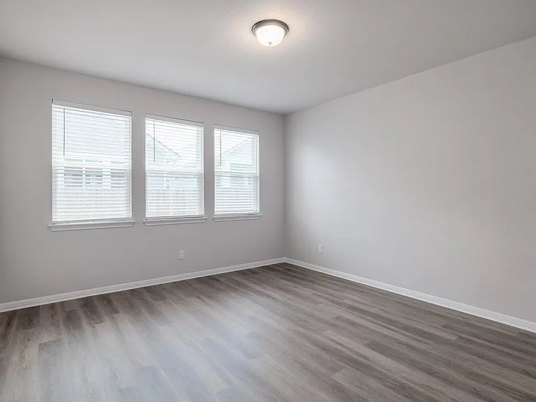 320 E Broade St — Photo 18