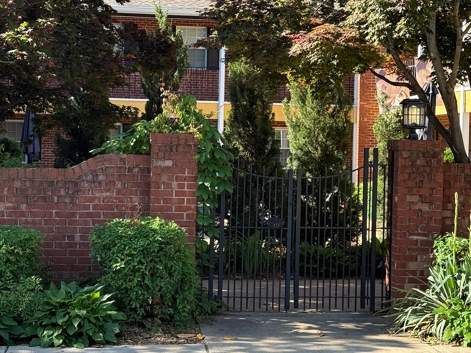 3701 S Riverside Dr W — Photo 2