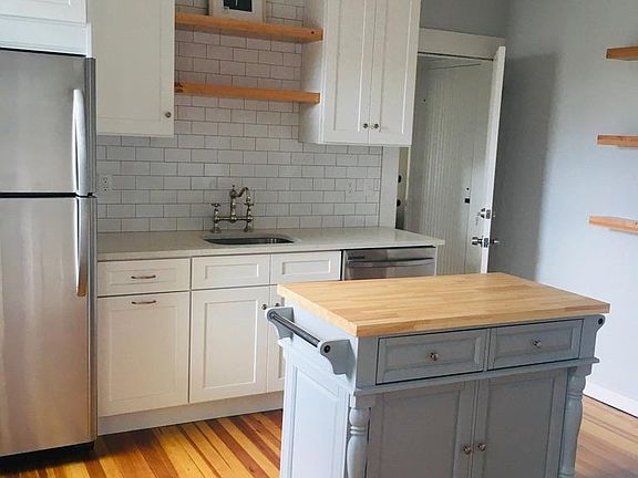 3rd image of 411-413 Davidson St #1