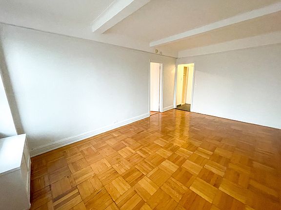 3rd image of 215 W 83rd St APT 8C