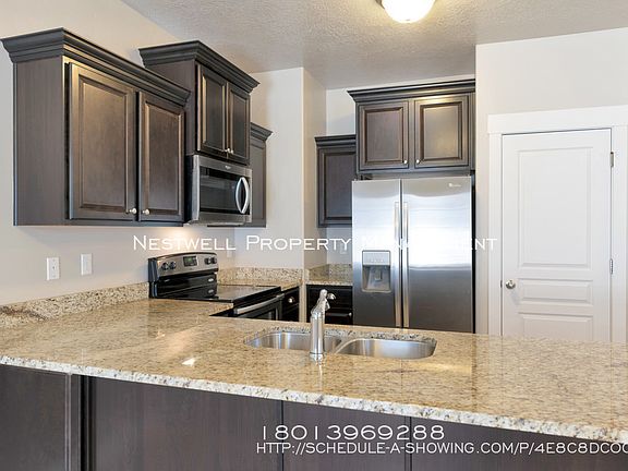 3rd image of 1599 N Venetian Way