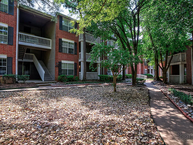 Greenbriar Apartments — Photo 7