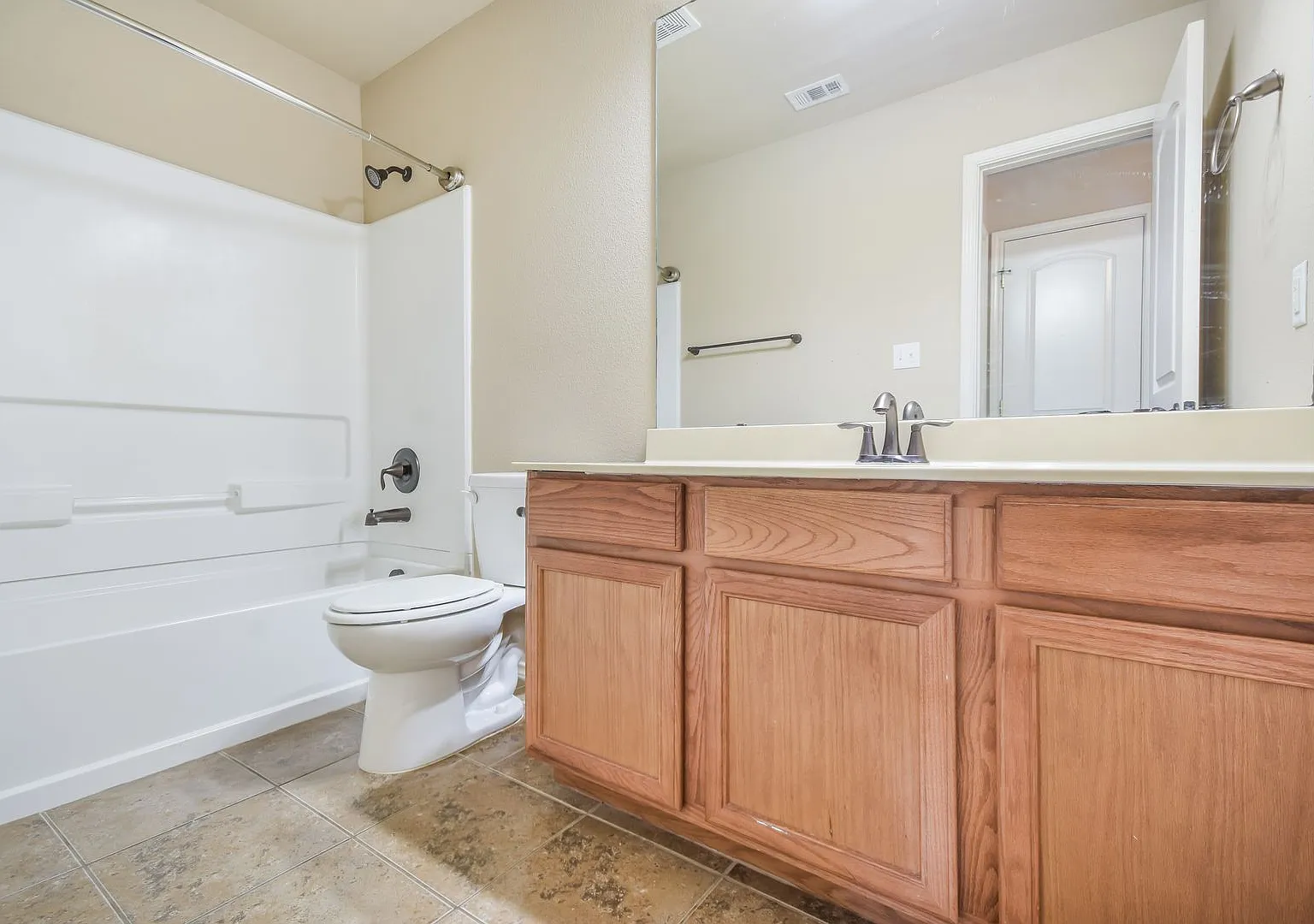3 Bedroom Duplex Located In Hutto, Texas! — Photo 2