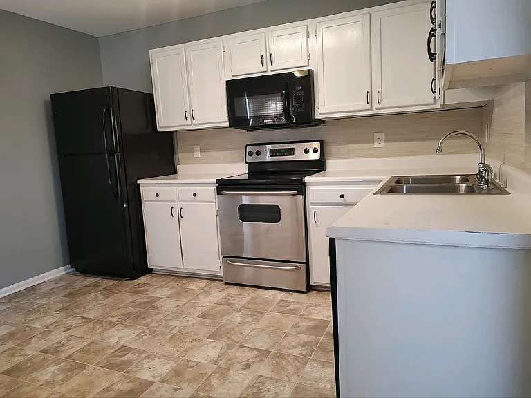 4404 McClelland Dr — Photo 8