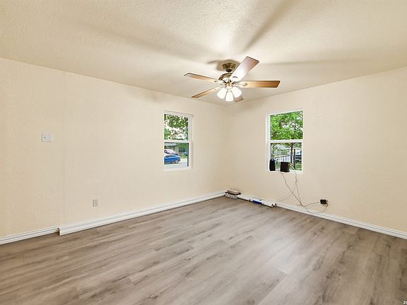 4th image of 715 W VESTAL PL
