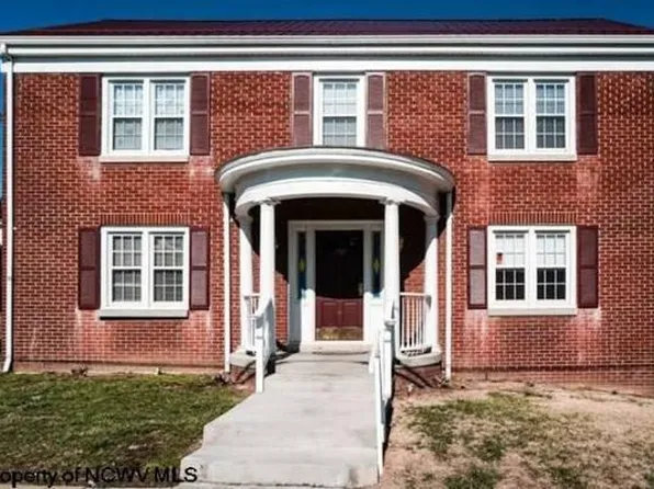 140 Harrison St APT D, Clarksburg, WV 26301