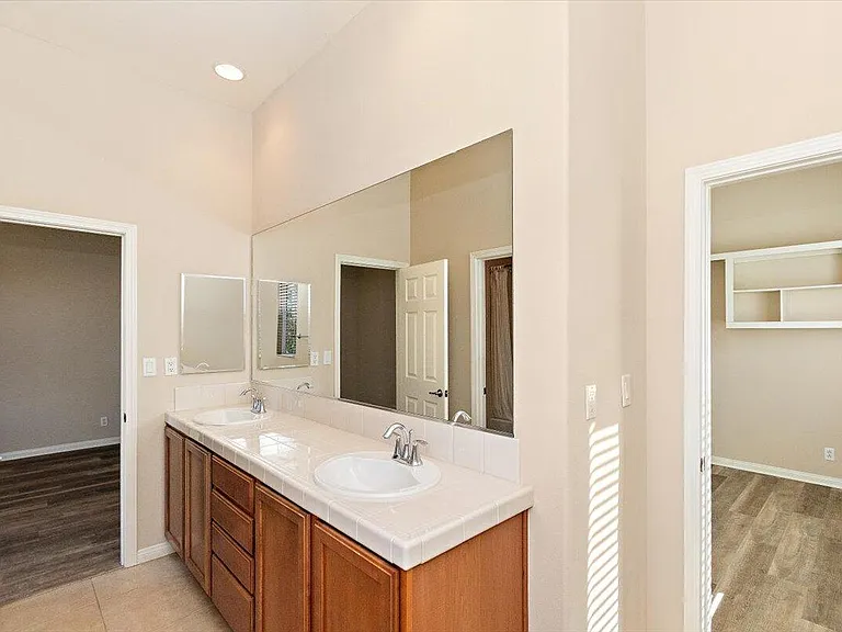 80215 Queensboro Dr #80215 — Photo 7
