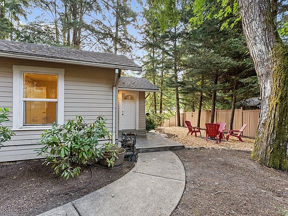 2nd image of 15760 SE Hanwood Ln