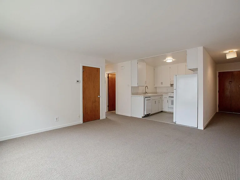 1400 La Playa Ave — Photo 5
