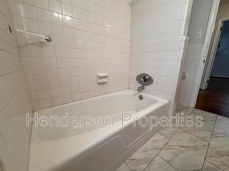 642 E Broad St #A-1 — Photo 8