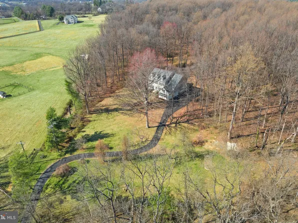 39288 Irene Rd, Hamilton, VA 20158