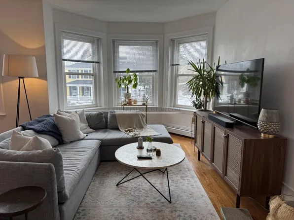 809 Washington St #3, Brookline, MA 02446
