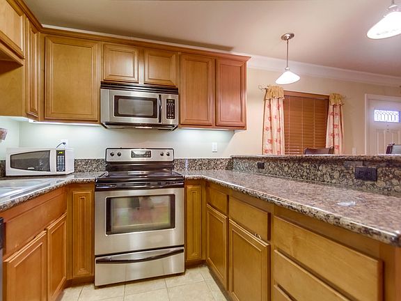 3rd image of 800 N Mollison Ave Unit 1