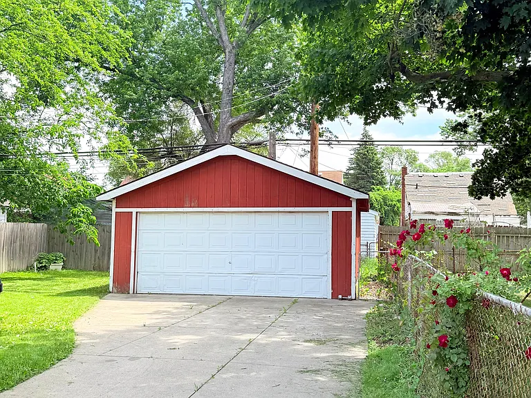 19320 Gable St — Photo 10