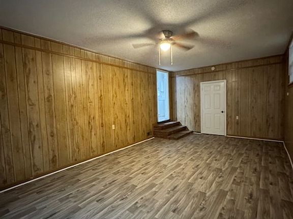 3rd image of 201 Holly Rd