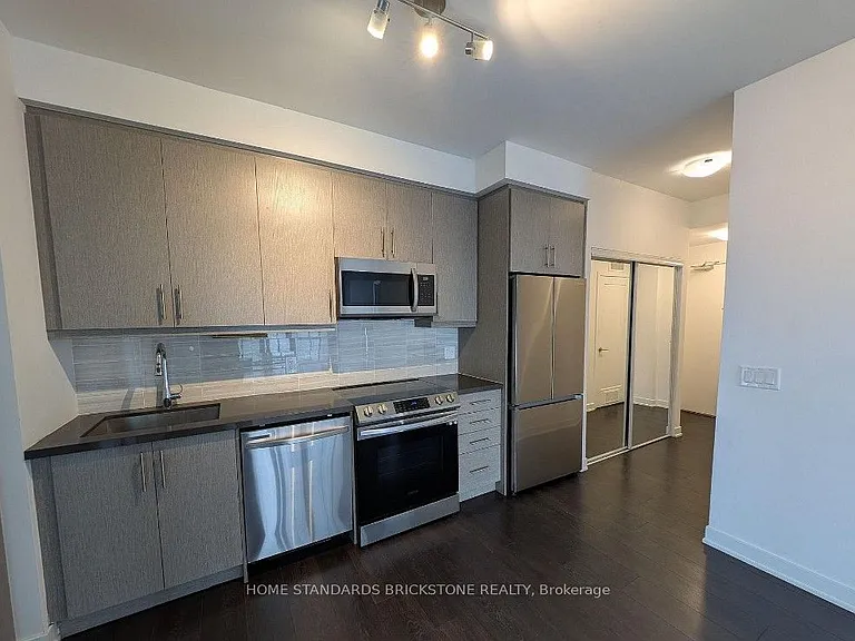 95 Oneida Cres #810 — Photo 5