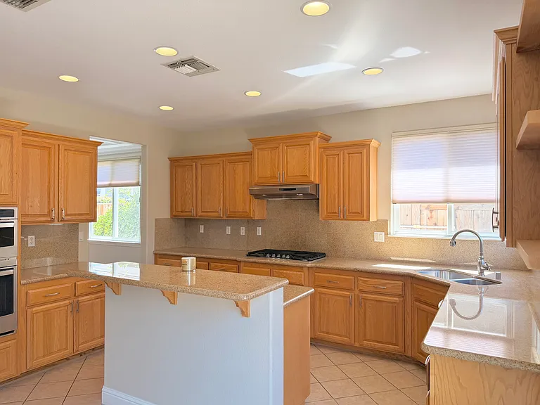 653 Lilja Ct — Photo 7