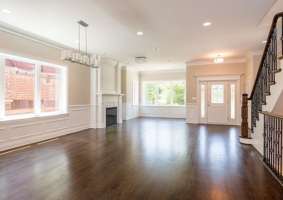 4th image of 4141 N Dickinson Ave