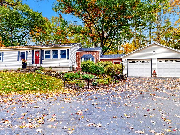 3rd image of 86A N Pownal Road