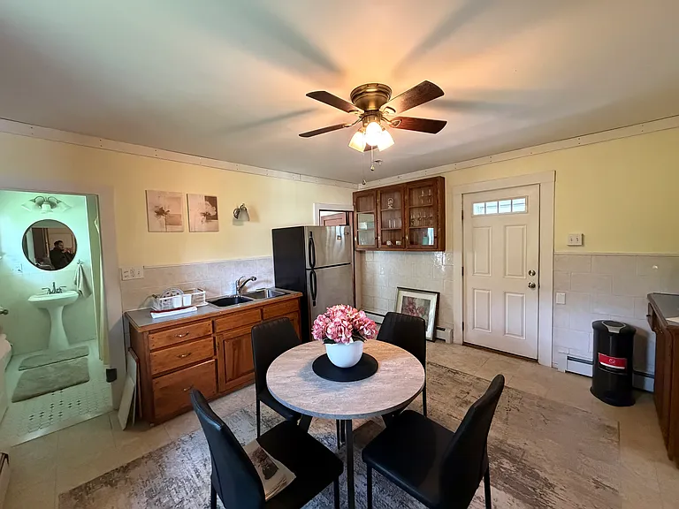 1123 Washington St #B — Photo 2