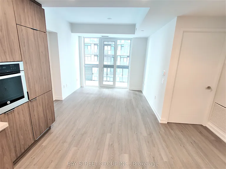 39 Roehampton Ave #2807 — Photo 2