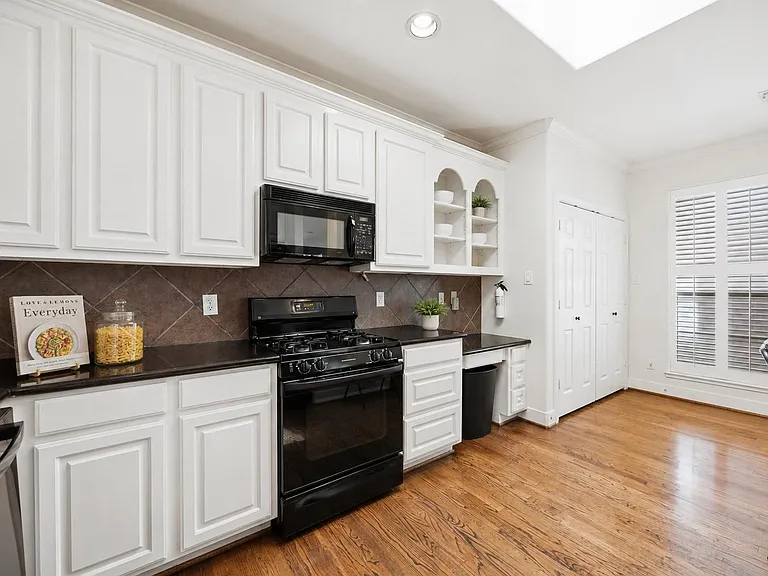 1306 Cohn St — Photo 11