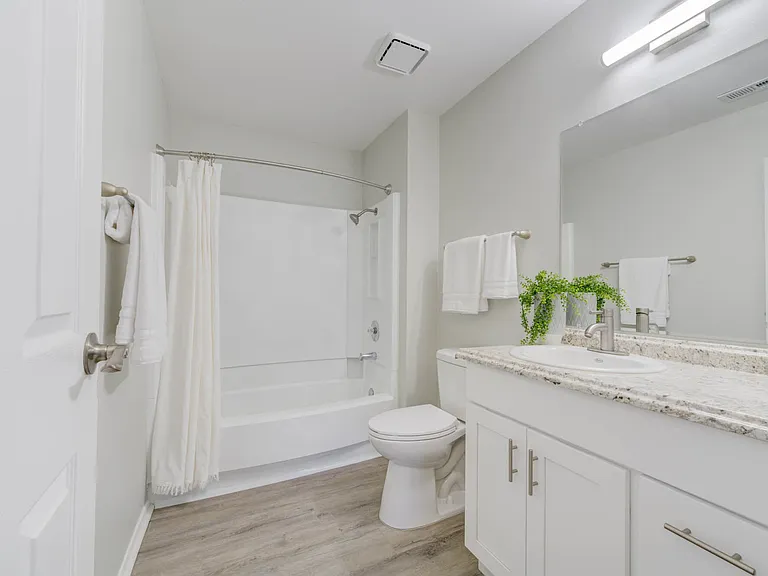 Lago Vista Apartments — Photo 43