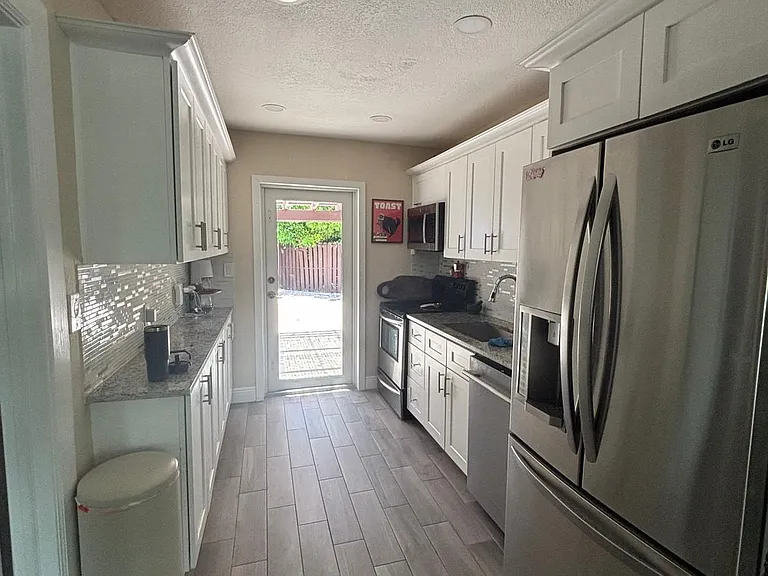 2480 NE 13th Ter #0 — Photo 8