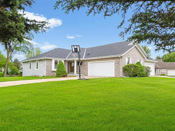 N22W26454 Shooting Star Ct, Pewaukee, WI 53072