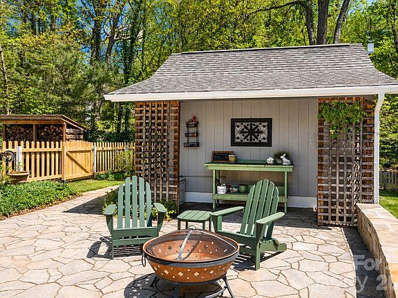 4th image of 29 Blueberry Ln