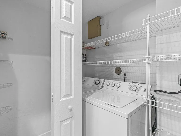 526 Commons Dr — Photo 15