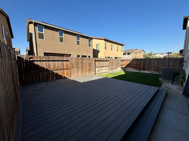 827 Fir St W — Photo 19