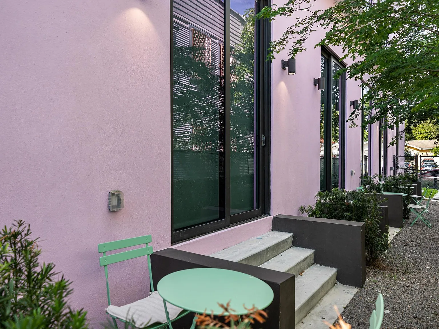 Pastel Apartments — Photo 3