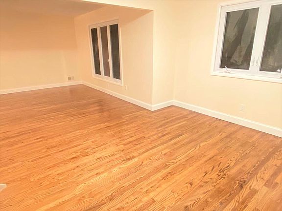 5th image of 82 Evergreen St Floor 1&2