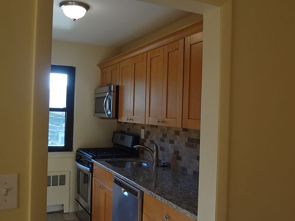 4th image of 125 Beacon Hill Dr APT F21