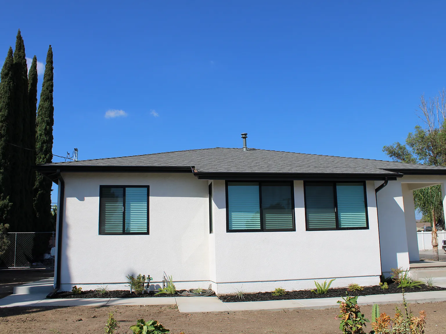 3 bed, 1063 sqft, $5,500 — Photo 2