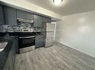 1312 Carol St APT A, Park Ridge, IL 60068