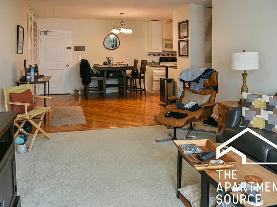 1st image of 609 W Wrightwood Ave #8