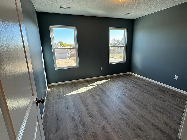 1003 Riley Ave — Photo 11