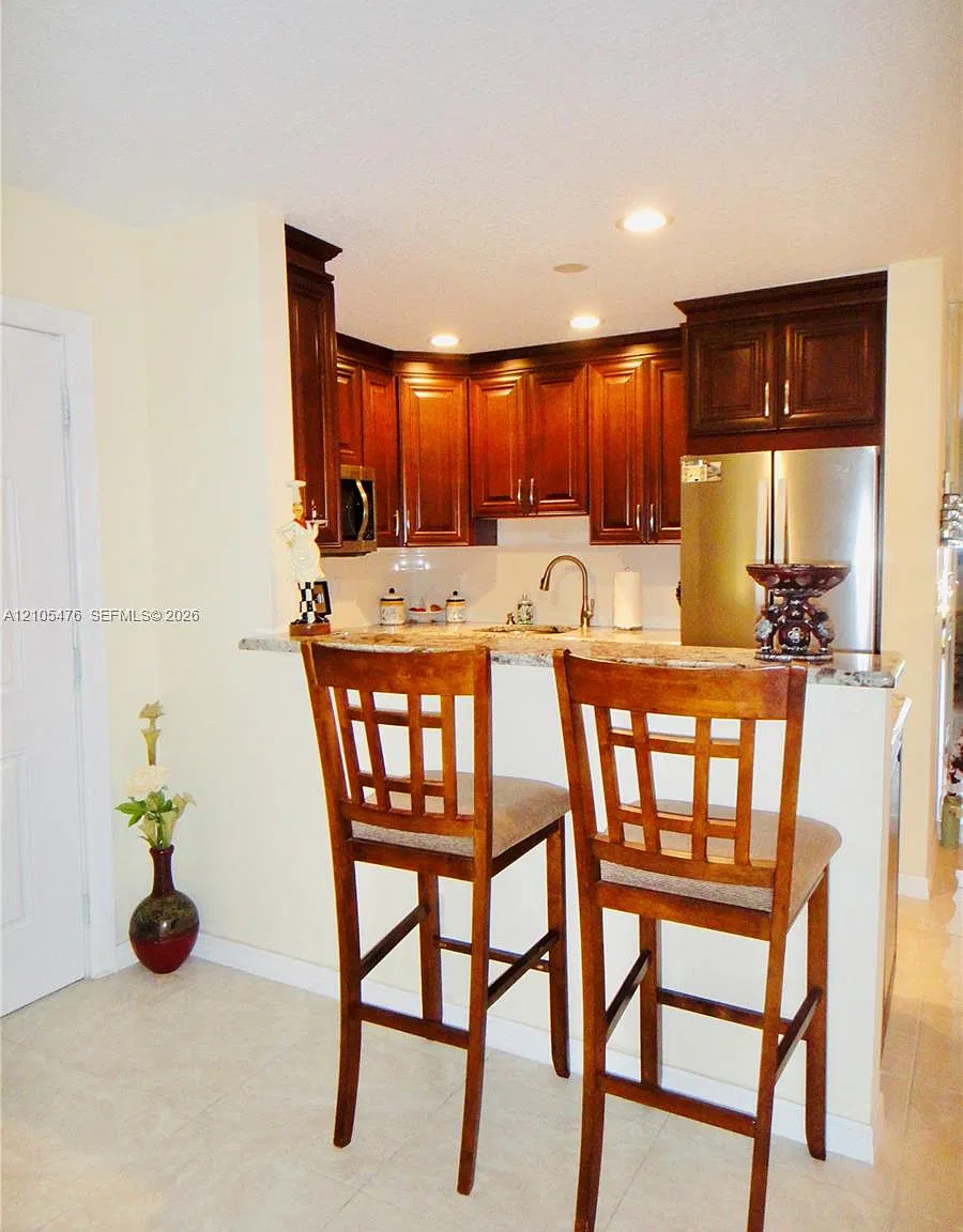 Dunbar Woods Condo I Ii A — Photo 3