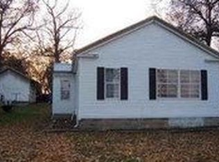 1004 S Cavin St, Ligonier, IN 46767