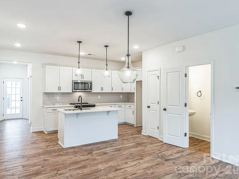 62 Walnut Springs Dr — Photo 3