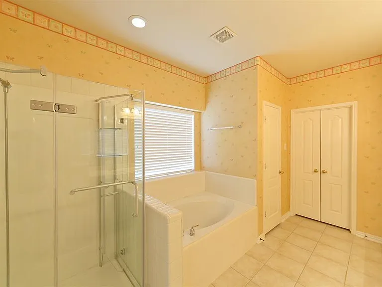 407 Groveton Ridge Ln — Photo 15