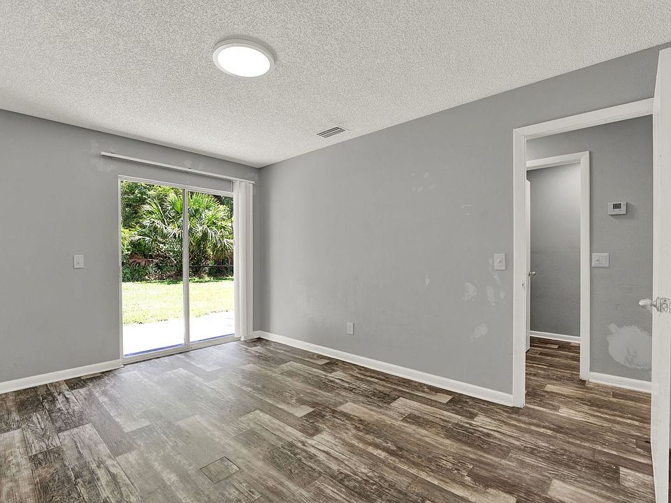 1st image of 924 Smith St #0